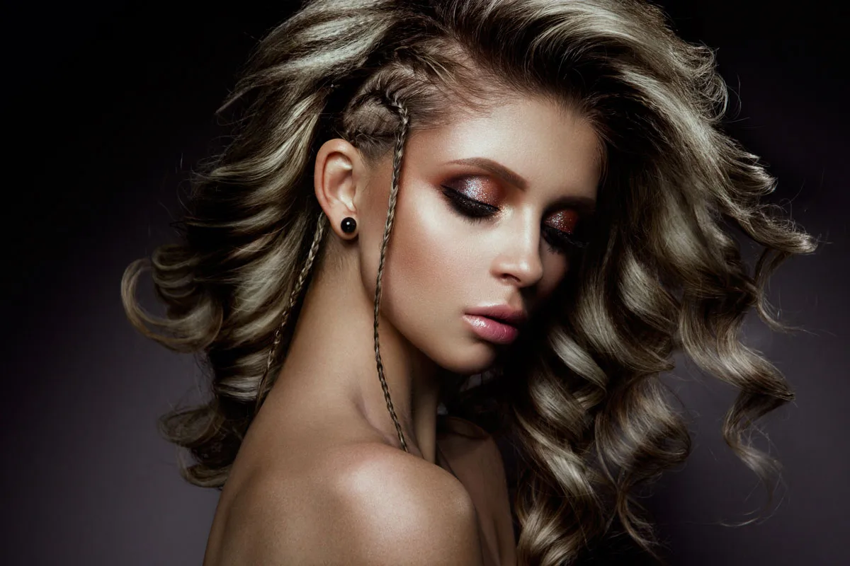 Model mit frisch gestyltem Haar bei Concept 15